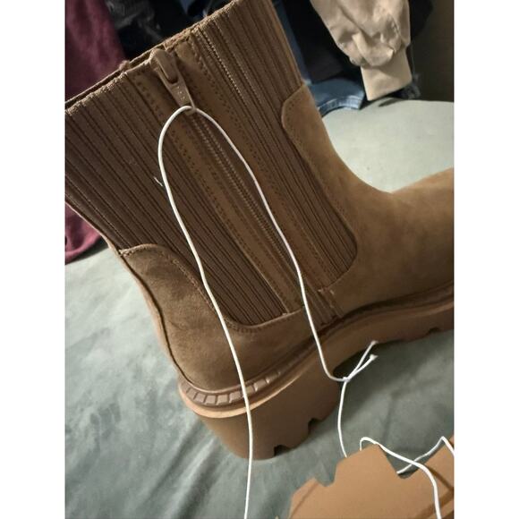 size 11 Universal Thread Tan Chunky Ankle Boots NWT - Picture 4 of 6